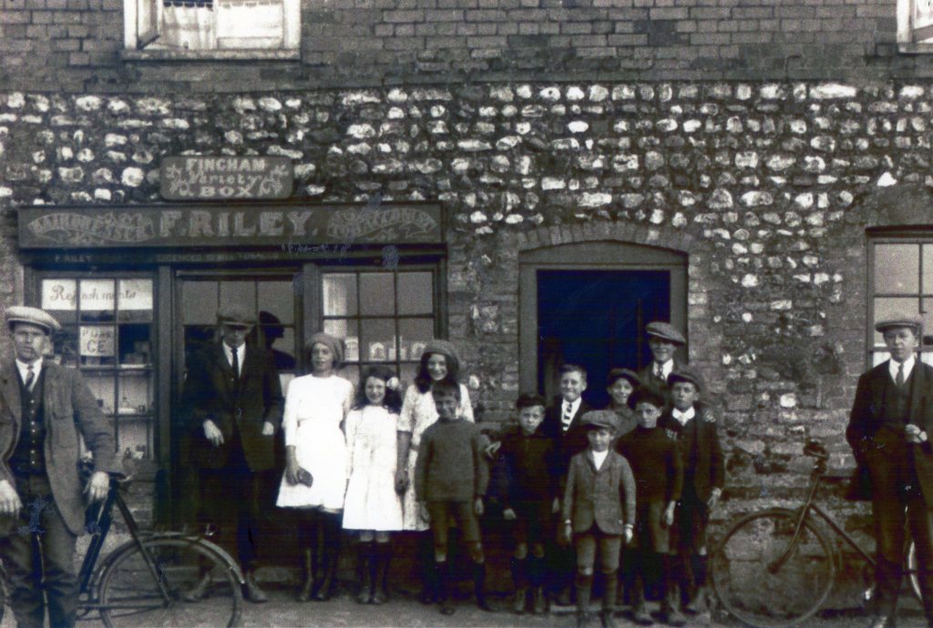 This image has an empty alt attribute; its file name is bay804-1.jpg